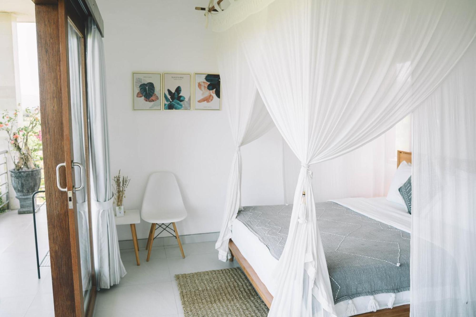 Three Palms Surf & Medewi Bed & Breakfast Airsatang