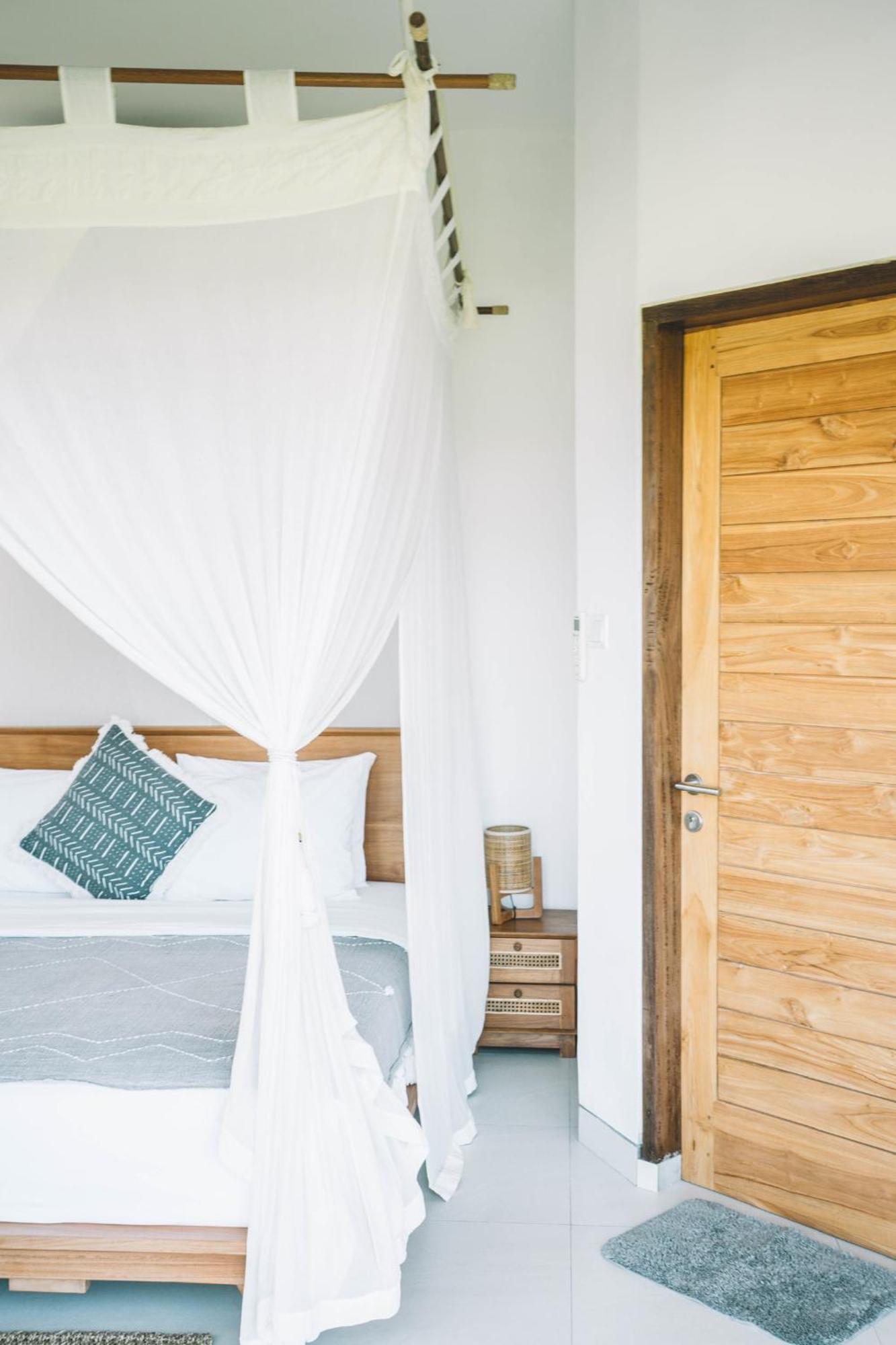Bed & Breakfast Three Palms Surf & Medewi *