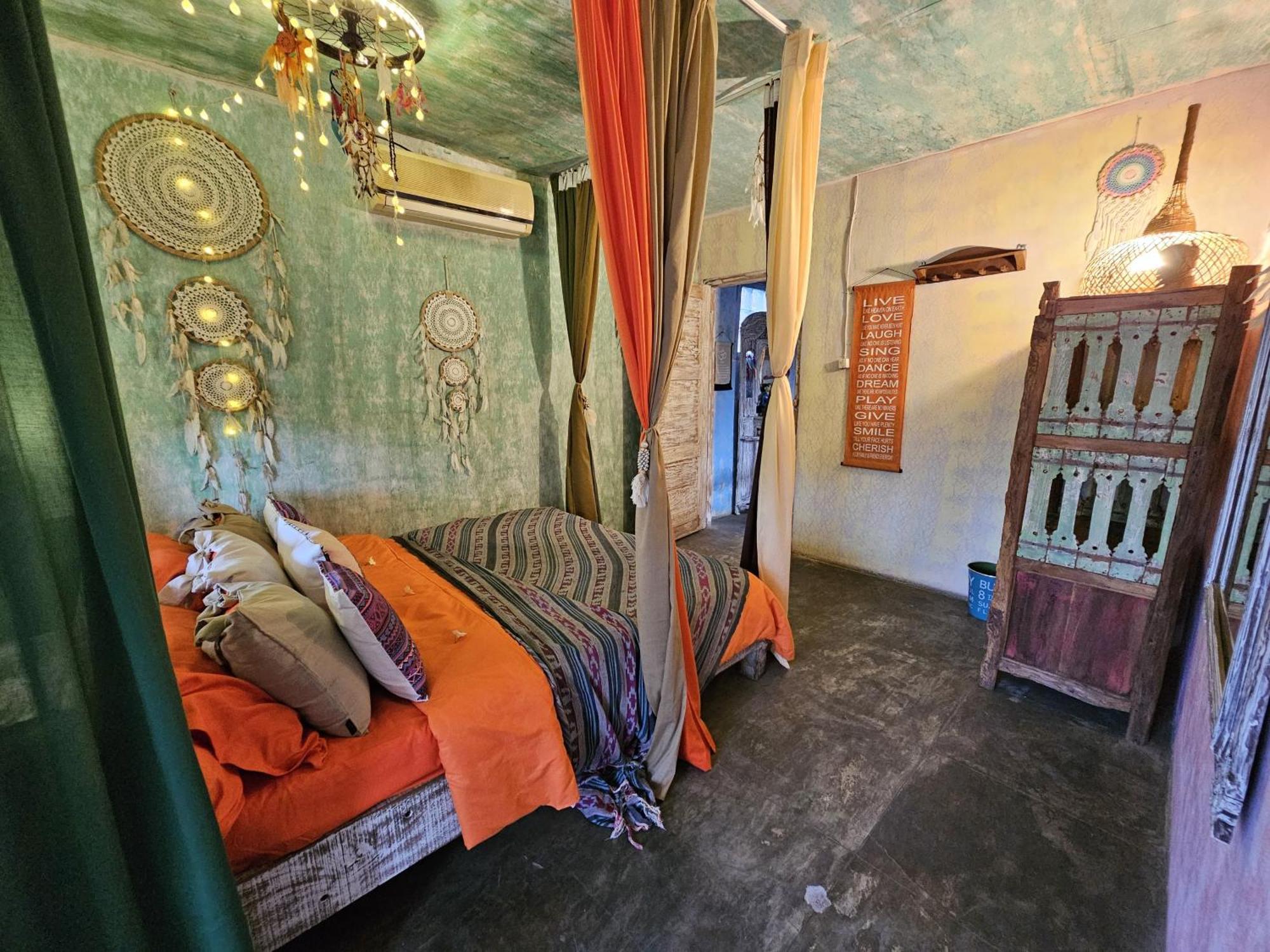 Hostel Loca