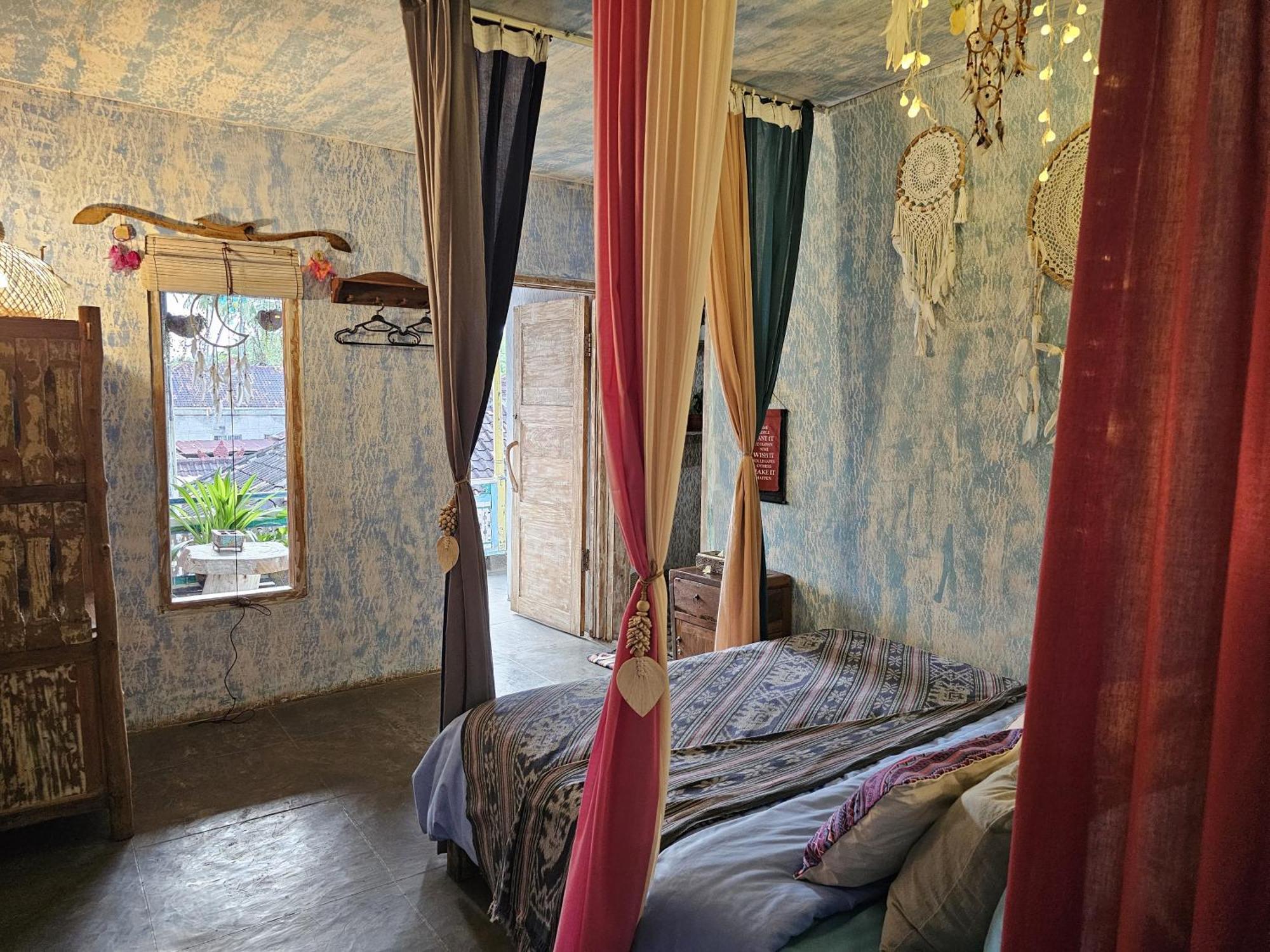 Hostel Loca *