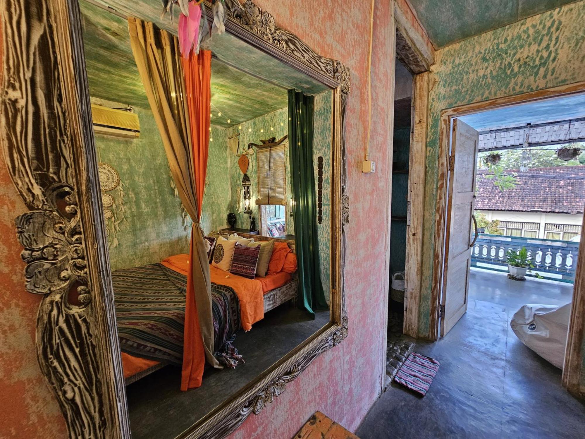 Loca Hostel Lovina (Bali)
