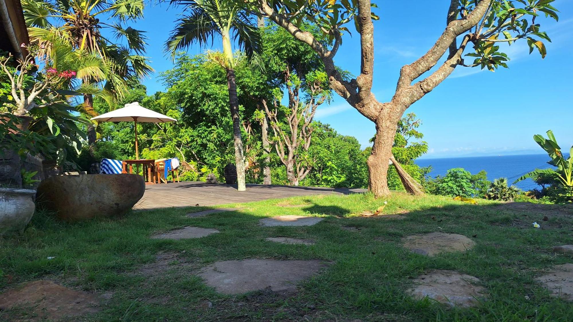 Guest house Frangipani & Restaurant 2*