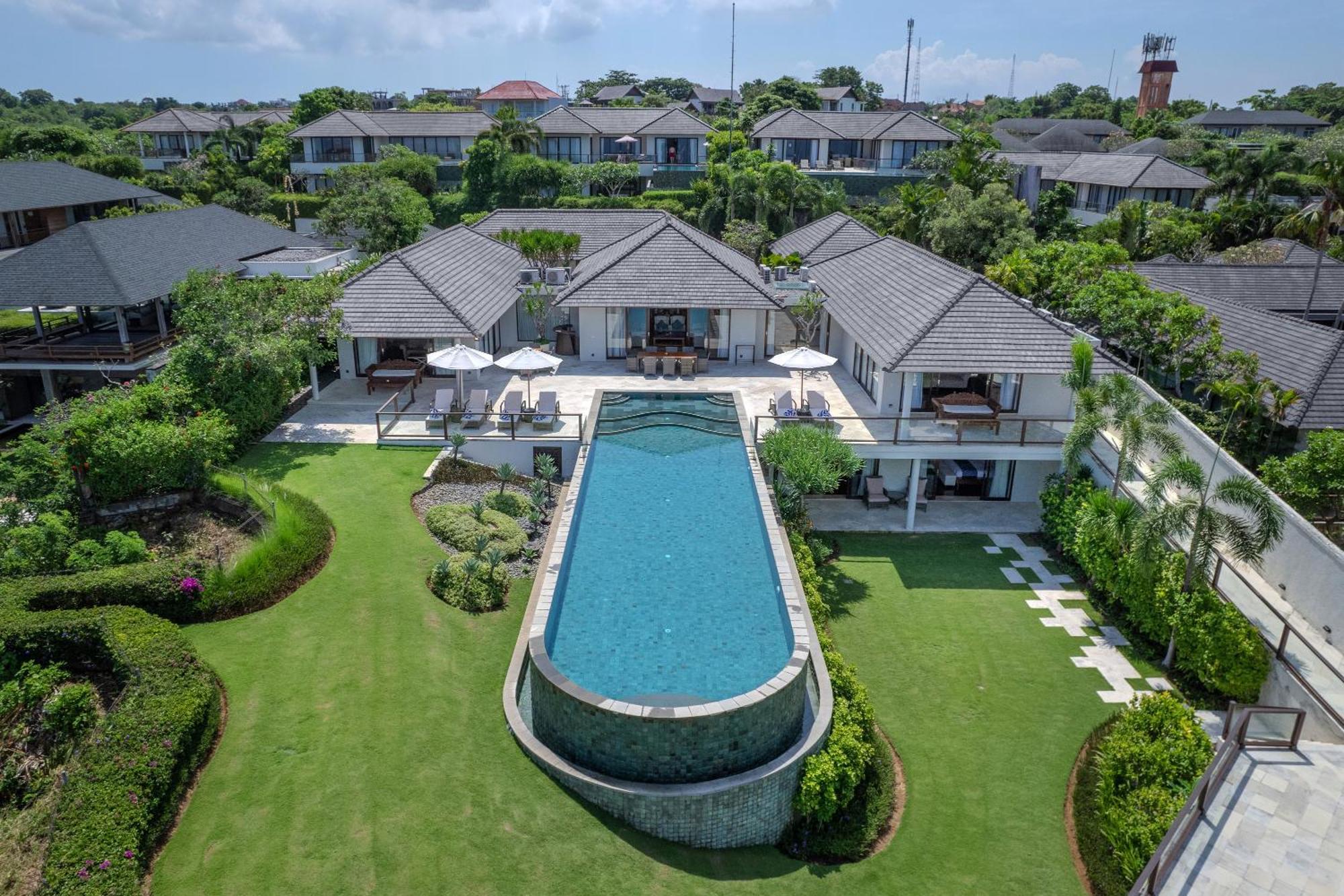 Karang Saujana 4*