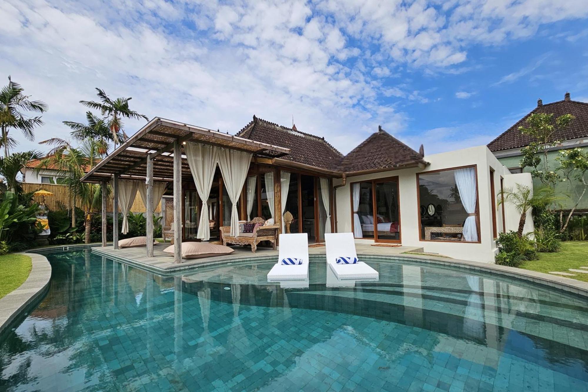 Villa Diyara - 6000 Sq Ft Private - Stunning Rice Field View - Big Pool & Garden