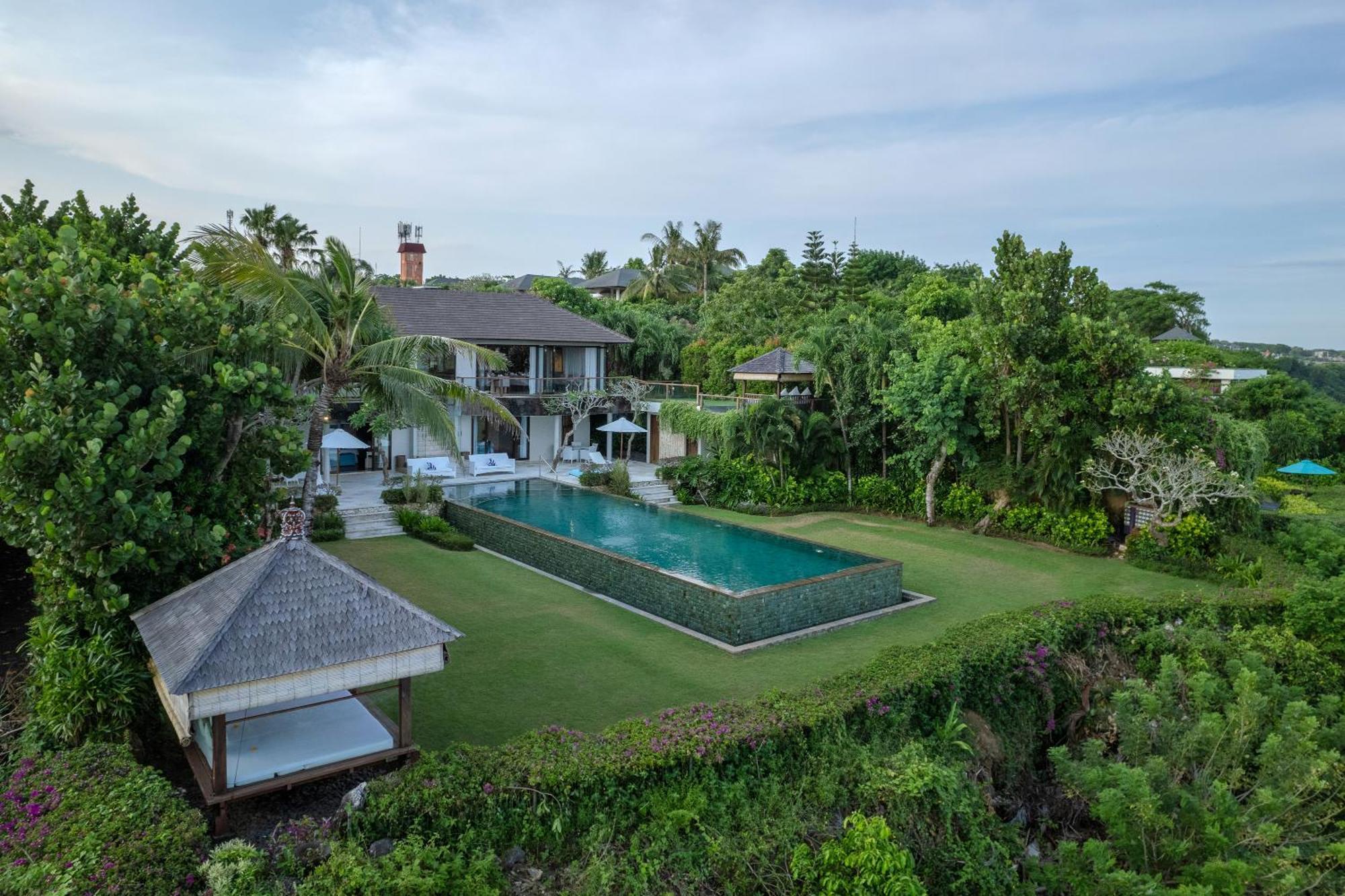 Karang Saujana 4*