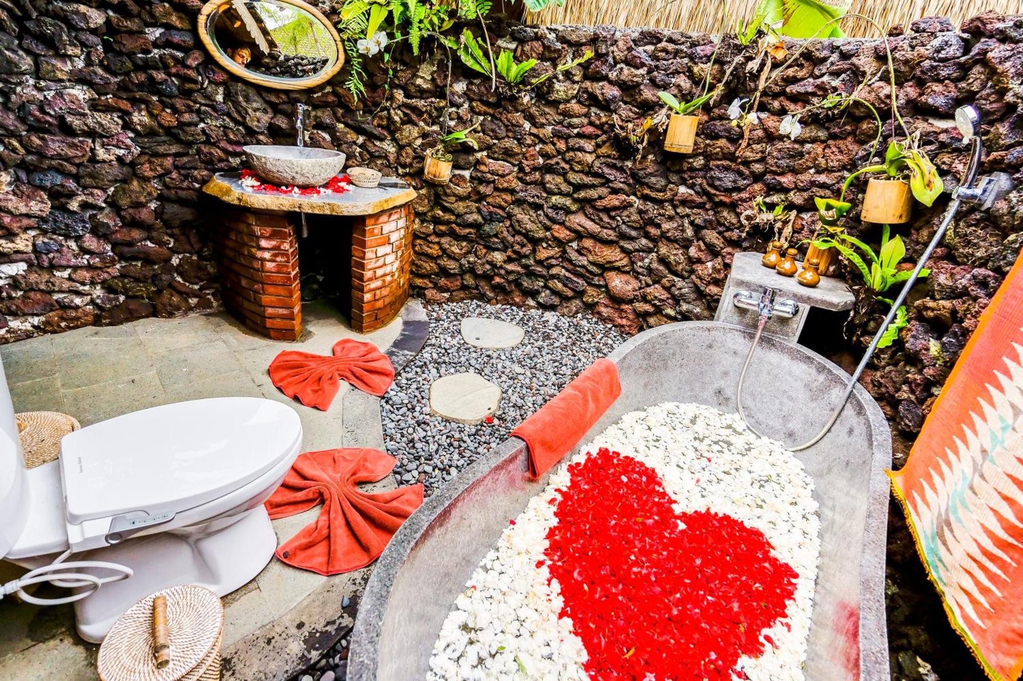 Bed & Breakfast Swarma Eco Jungle Retreat *