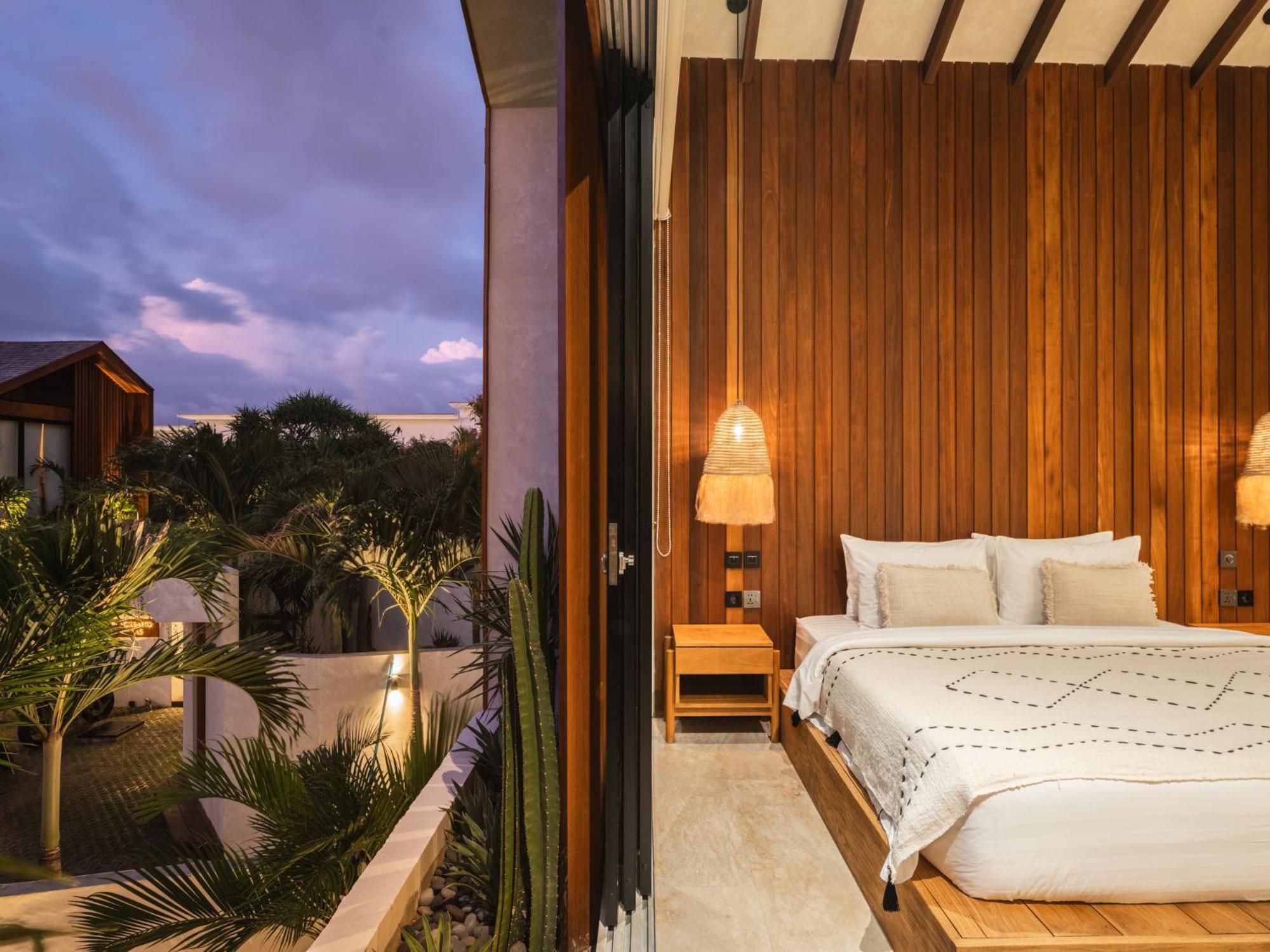 Blacksand Echo Villa *