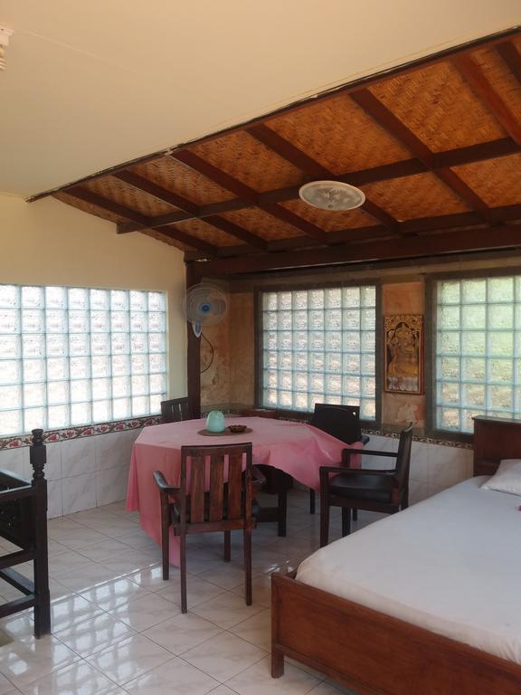 Kembar Padangbai Guest house
