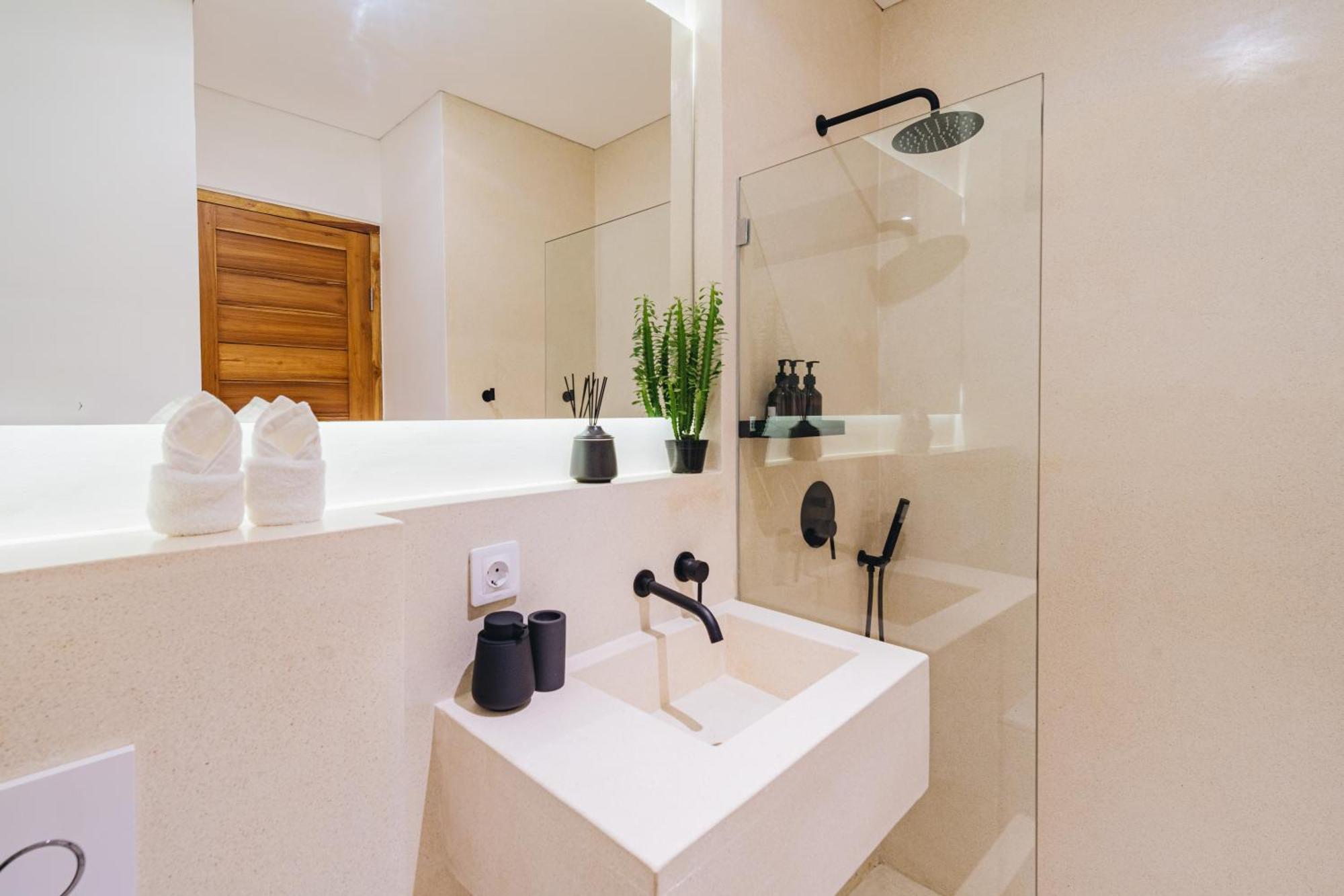 Balinay - 2 Bedrooms Walkable To Beaches Villa Canggu (Bali)