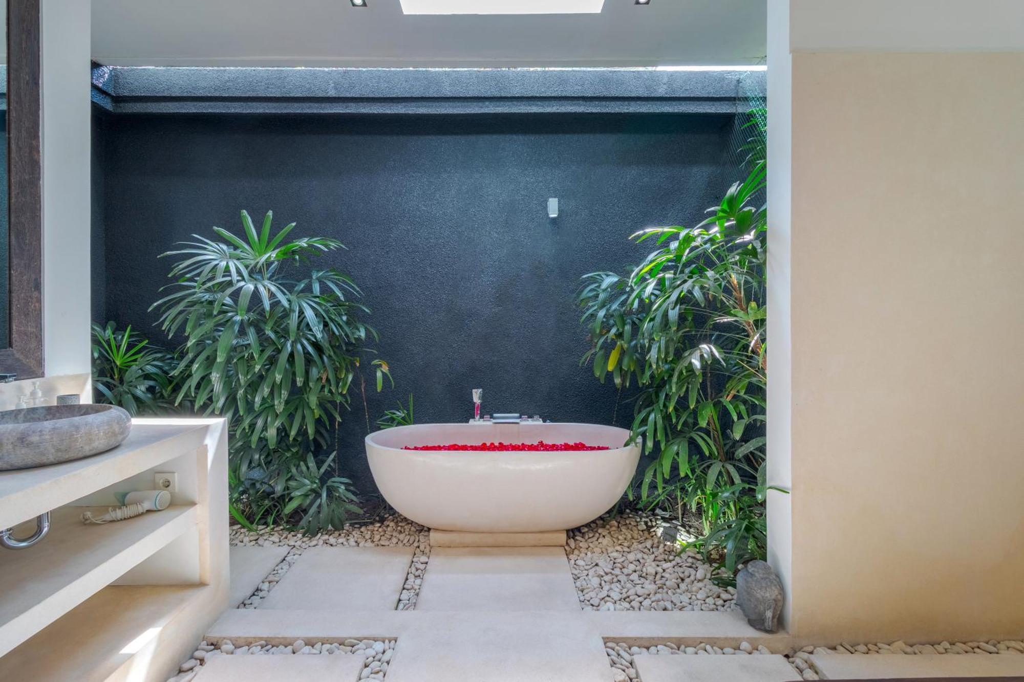 Gorgeous Tropical 3 Bed Pool Villa, 24hr Security