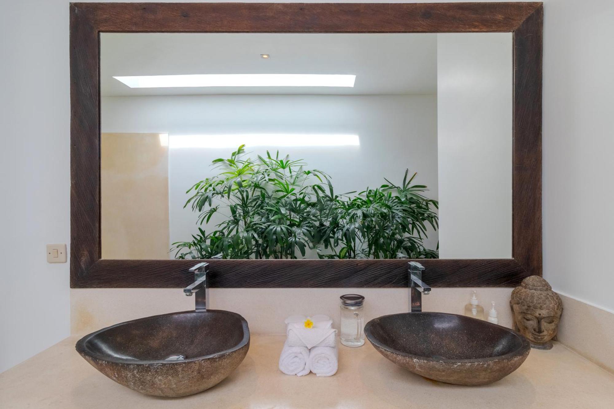 Villa Gorgeous Tropical 3 Bed Pool Villa, 24hr Security Seminyak (Bali)