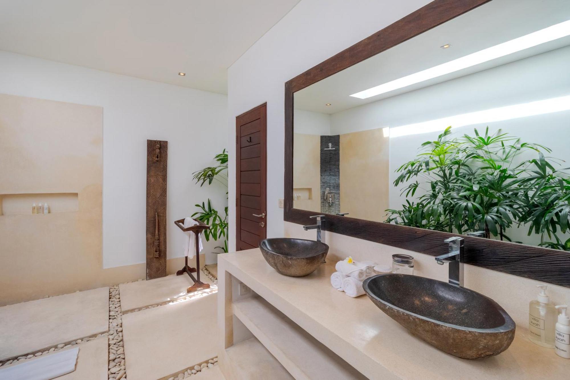 Gorgeous Tropical 3 Bed Pool Villa, 24hr Security Seminyak (Bali)