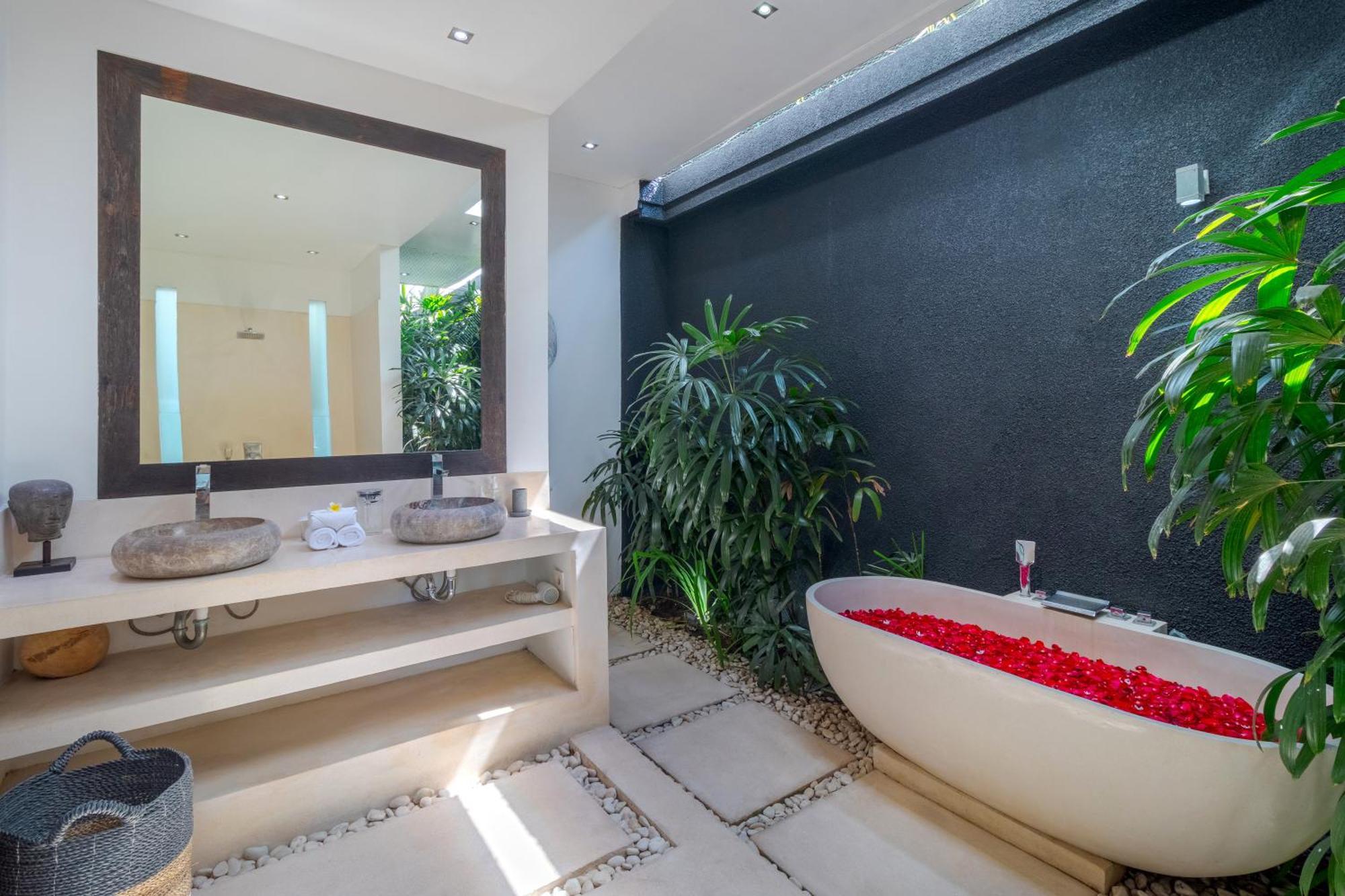Gorgeous Tropical 3 Bed Pool Villa, 24hr Security * Seminyak (Bali)