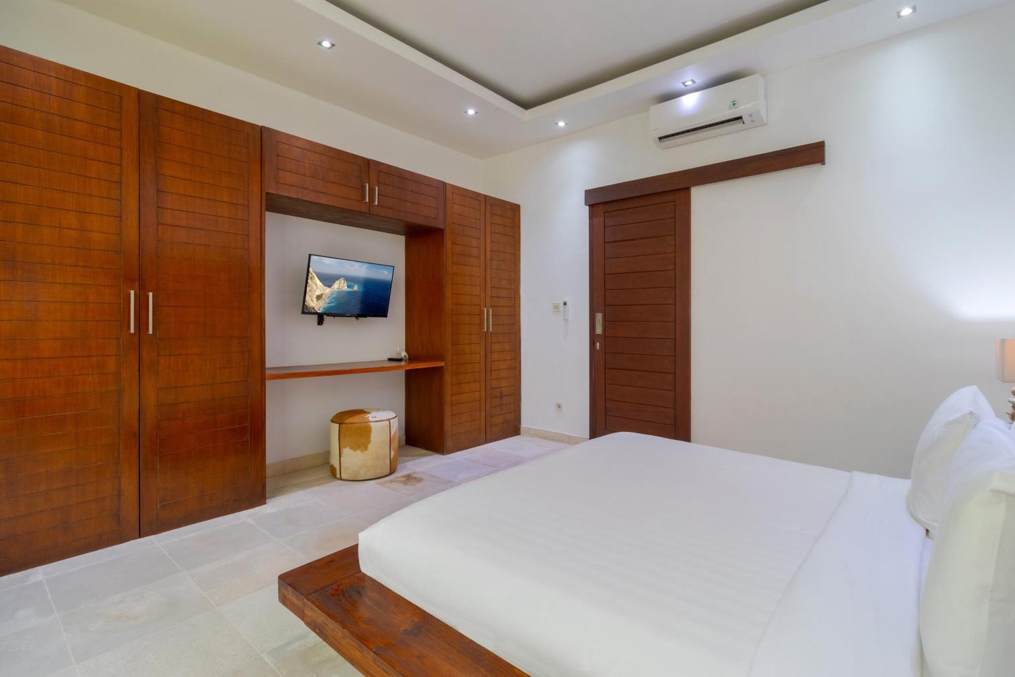 Gorgeous Tropical 3 Bed Pool Villa, 24hr Security * Seminyak (Bali)