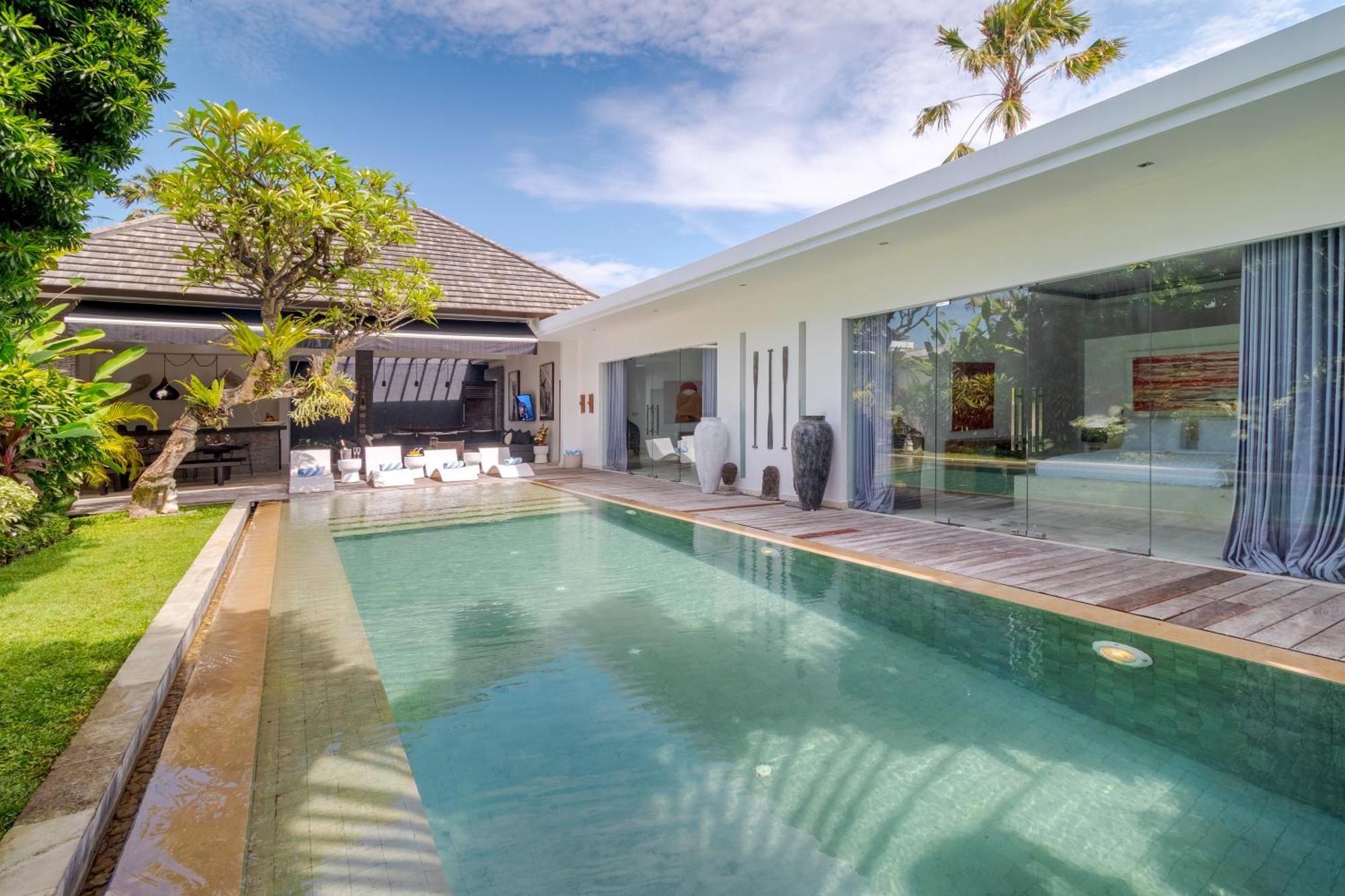 Gorgeous Tropical 3 Bed Pool Villa, 24hr Security Seminyak (Bali)