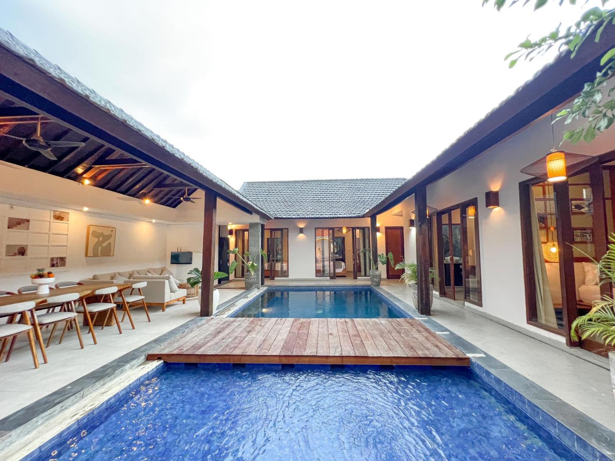 Apple & Holiday park 4*
