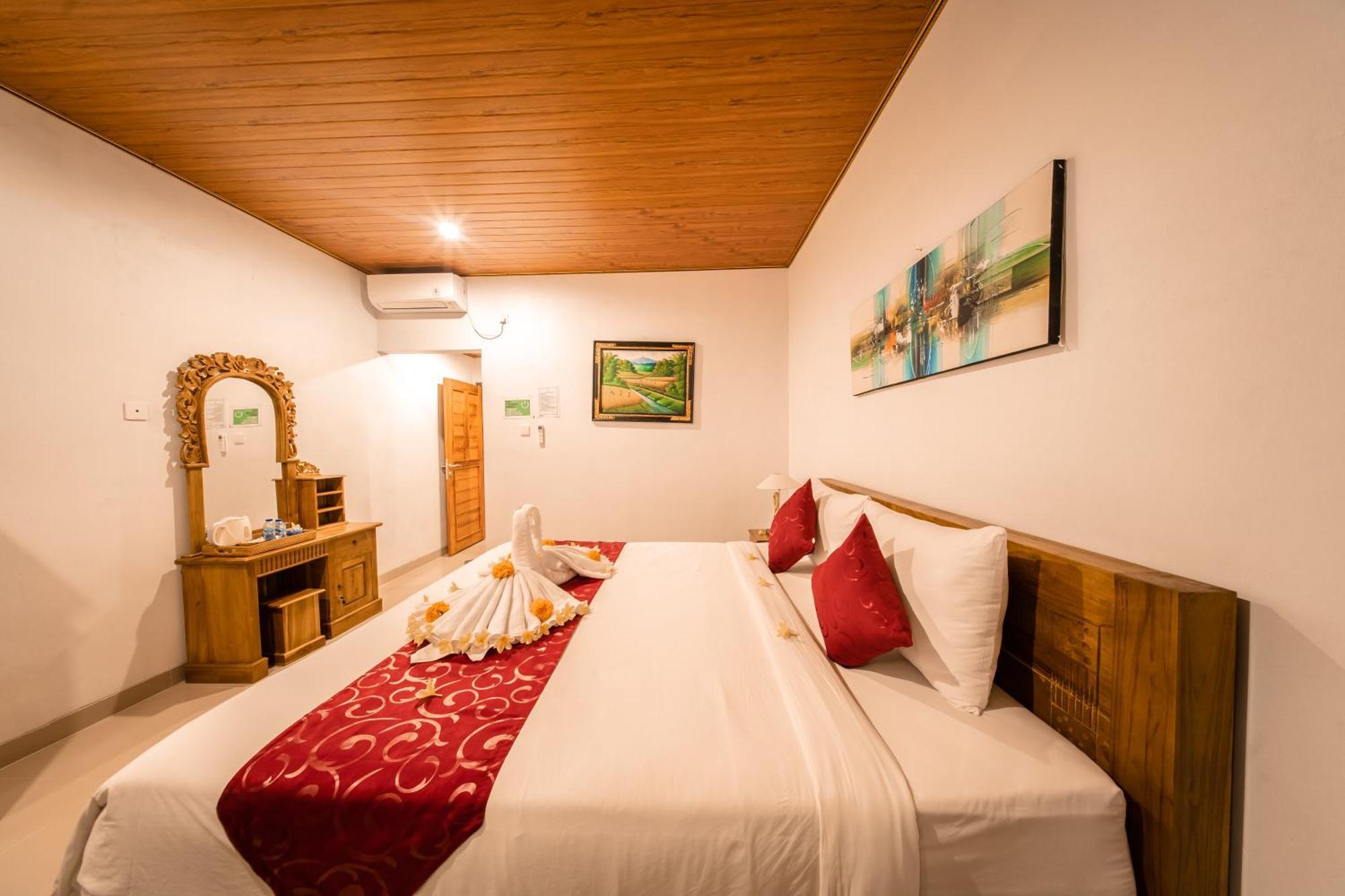 Surya Maha Bungallo Holiday park Toyapakeh