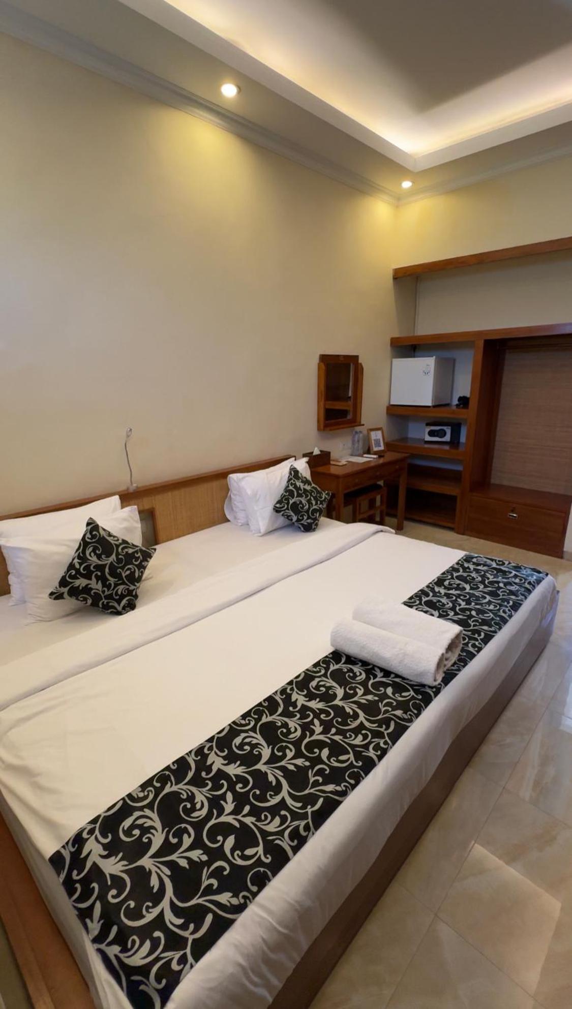 Ocho Bali Surf Camp Homestay *