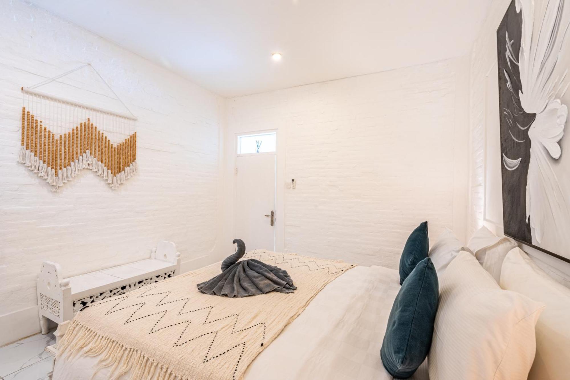 Modern 3br Villa, 4min To Double Six Beach, Pool Villa *