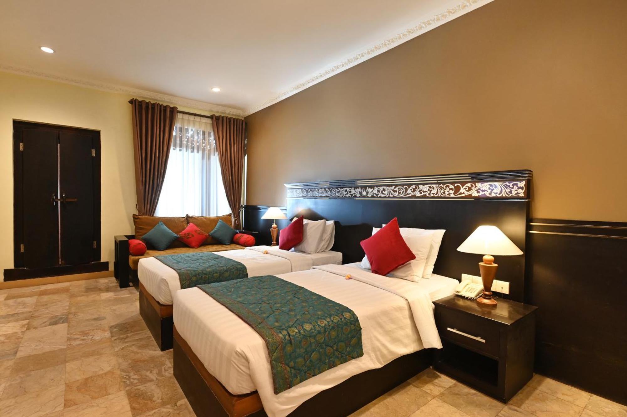 Hotel Puri Dewa Bharata &