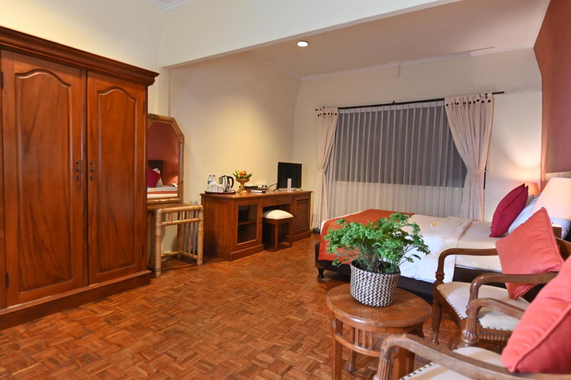 Puri Dewa Bharata & 3* Legian (Bali)