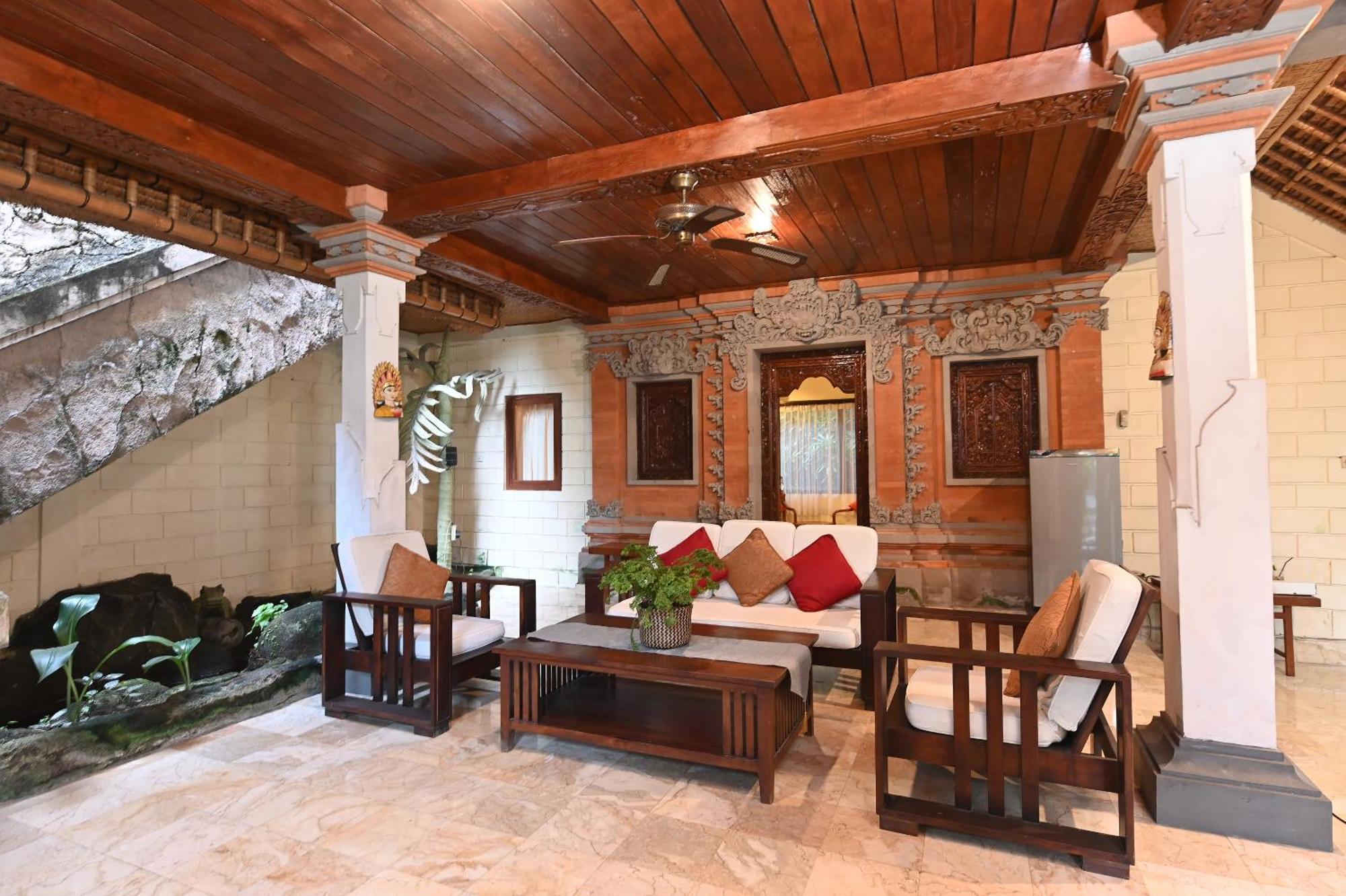 Puri Dewa Bharata & Hotel Legian (Bali)