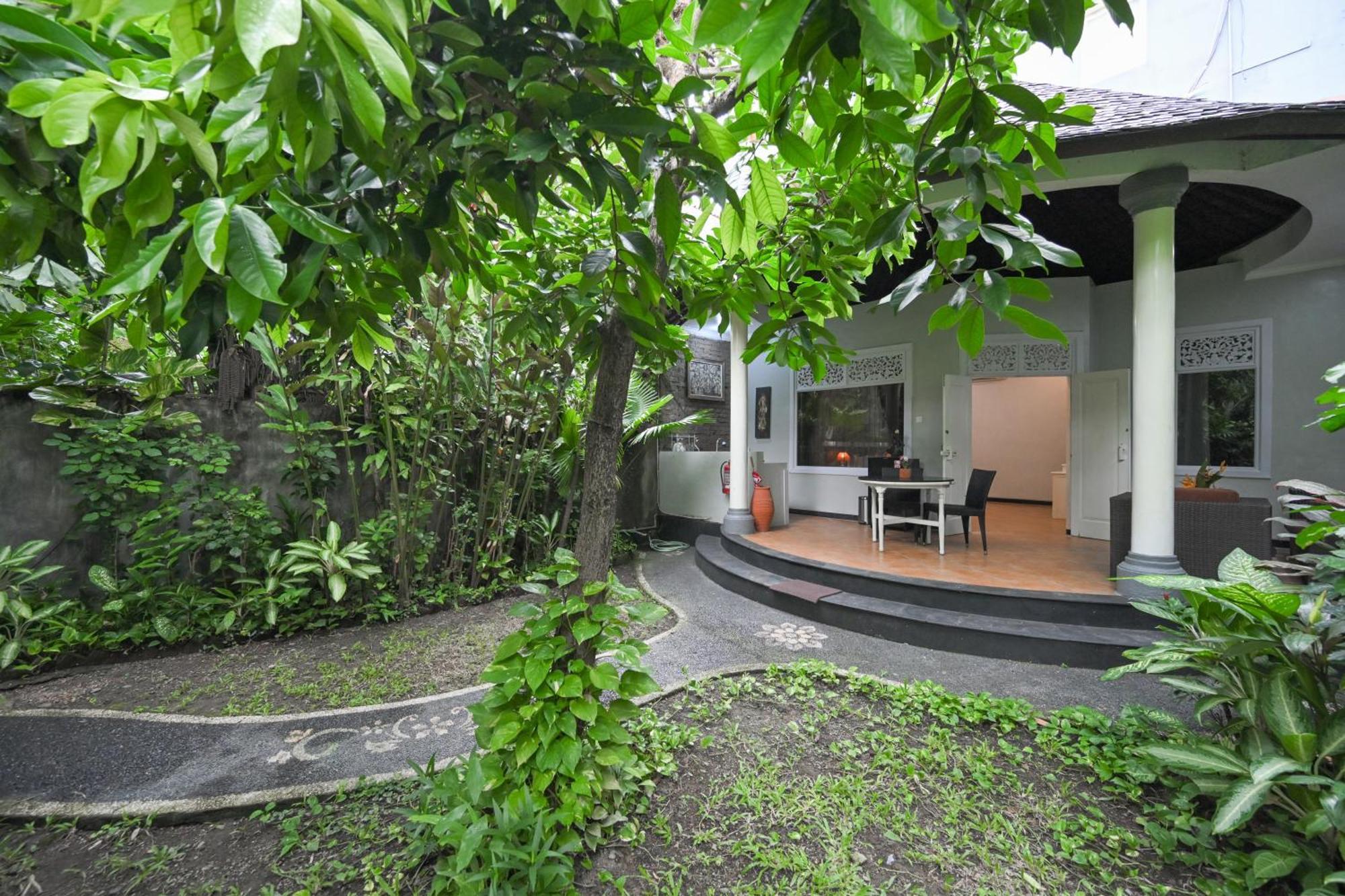 Hotel The Taman Ayu 4*