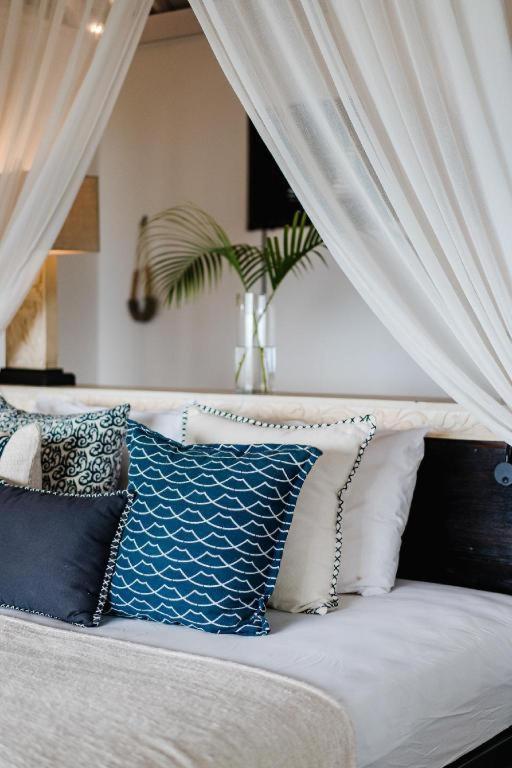 Batu Karang Lembongan & 4*