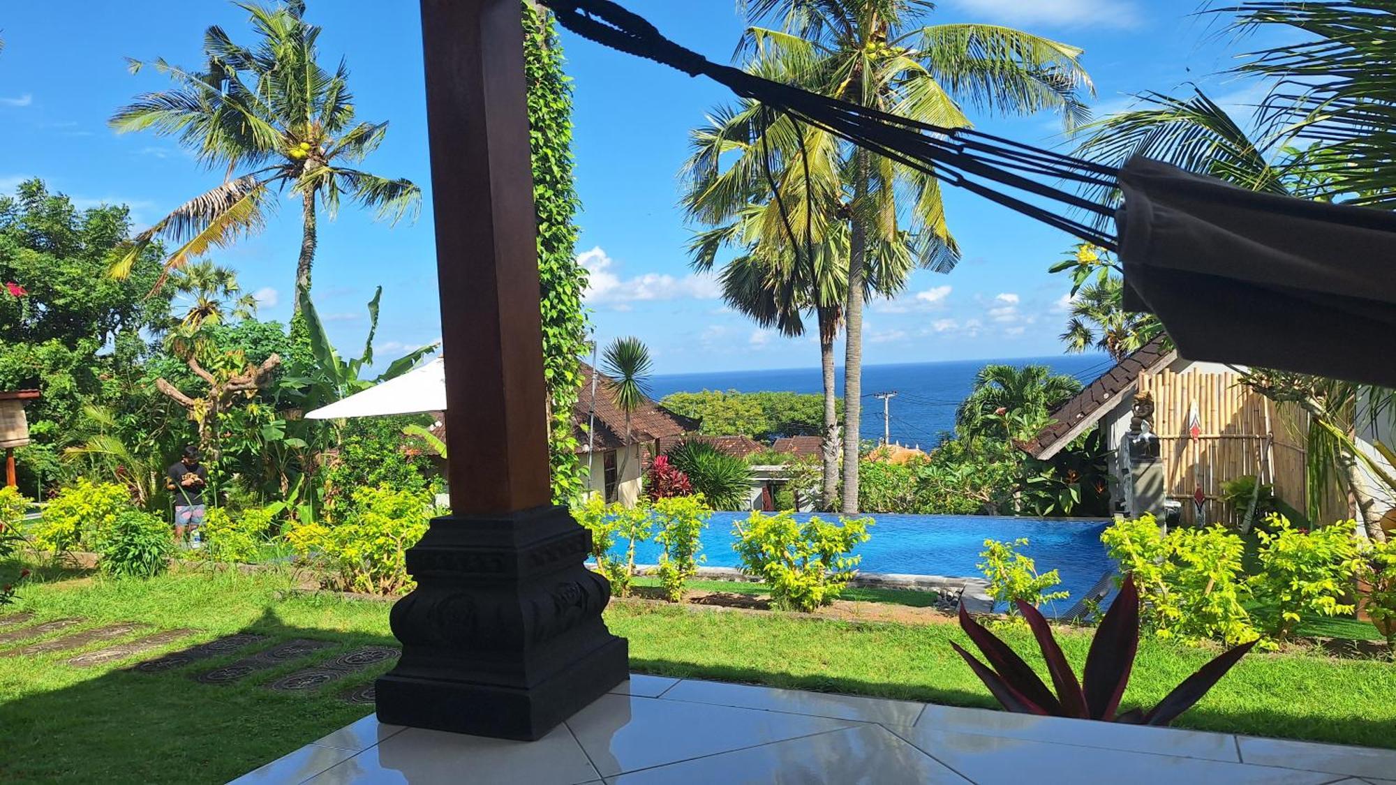 Frangipani & Restaurant Guest house Seraya