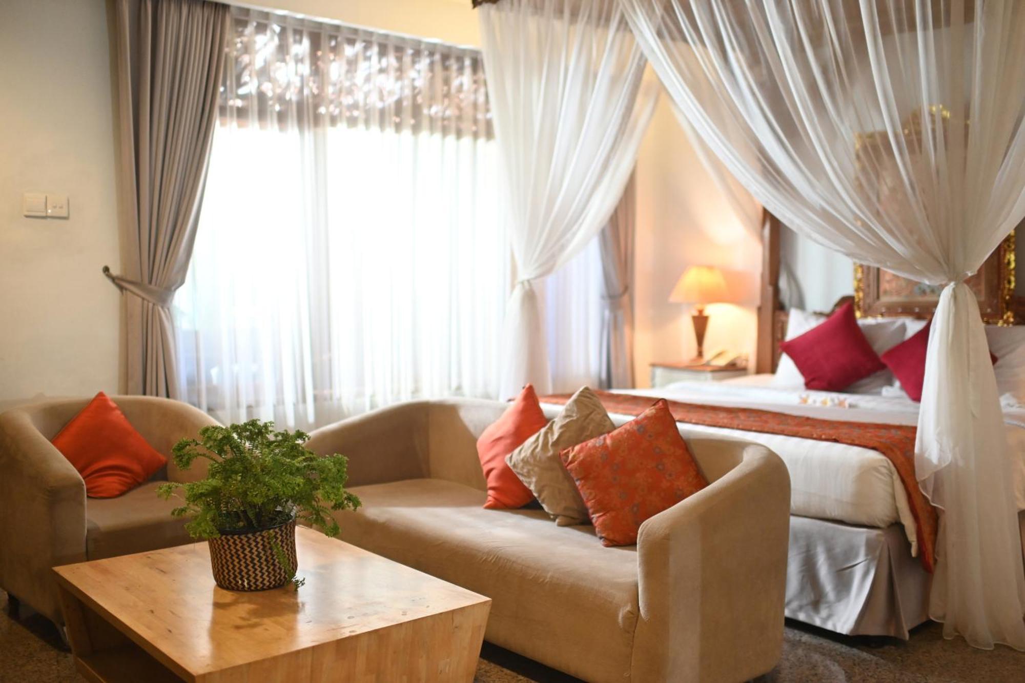 Puri Dewa Bharata & Hotel Legian (Bali)