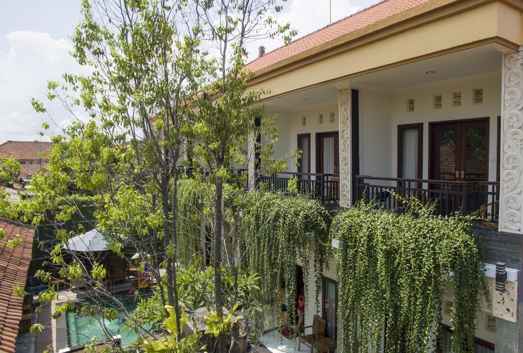 Pujihouse One Homestay *