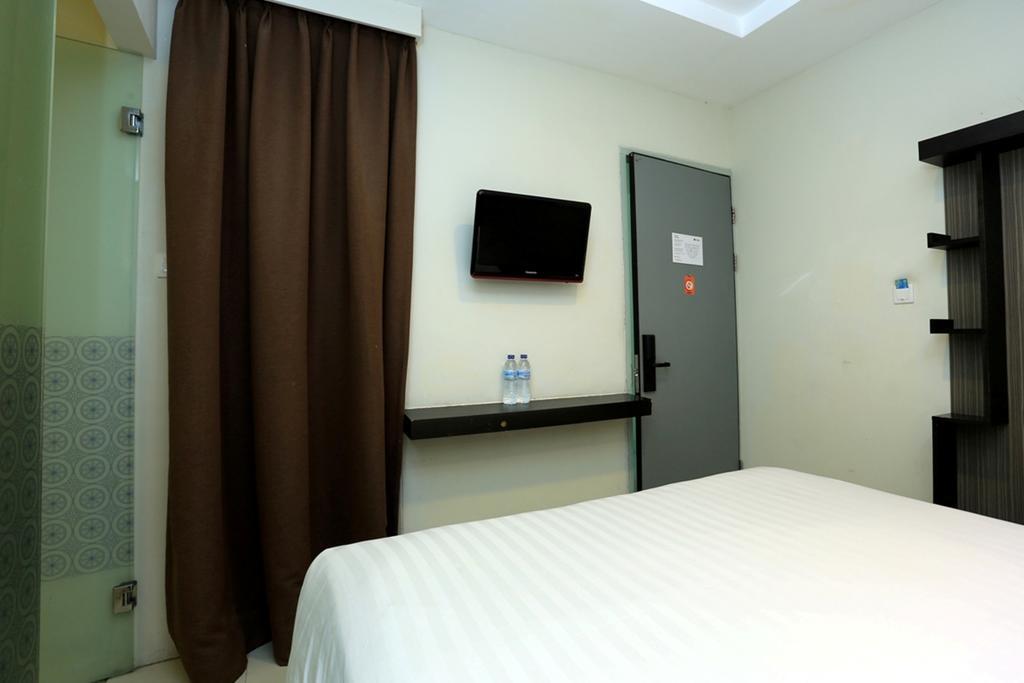 Reddoorz @ Istana Kuta Galeria Hotel