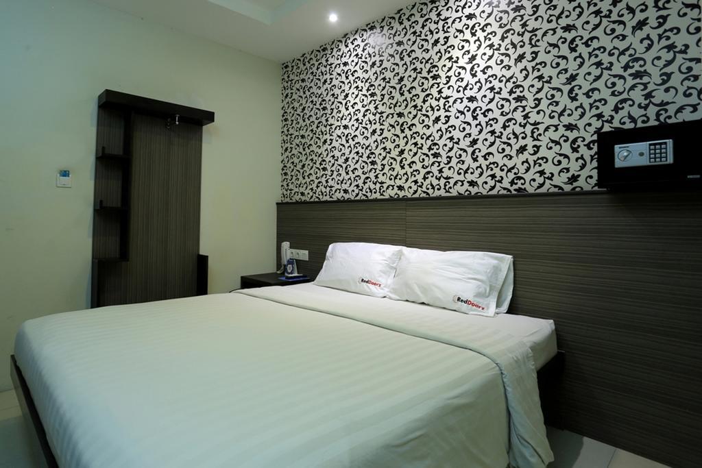 Reddoorz @ Istana Kuta Galeria Hotel 3*