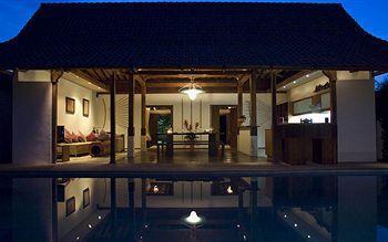 The Joglos Villa Seminyak (Bali)