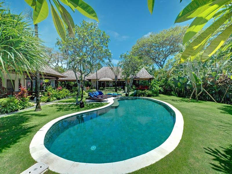 Kakatua Hotel