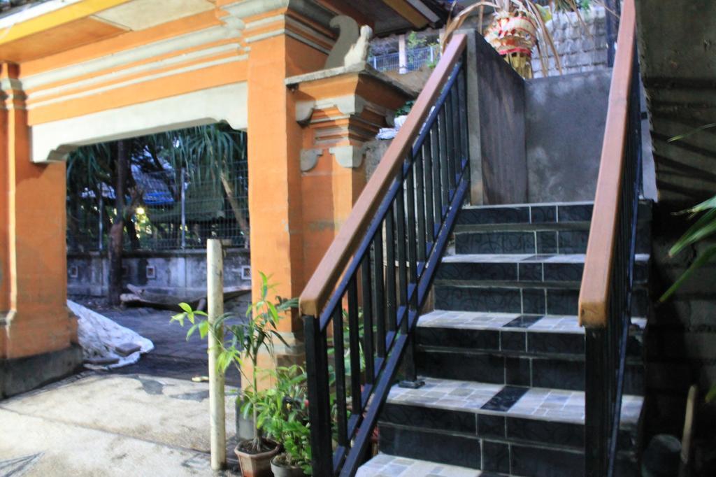 Chillin Kuta Homestay *