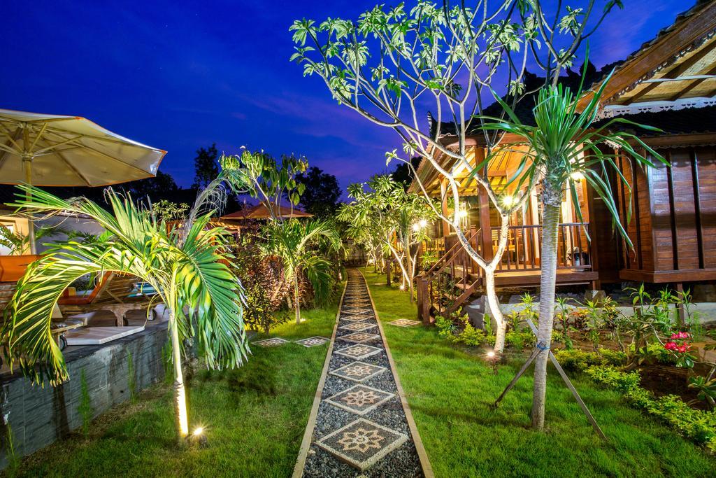 Hotel Dinatah Lembongan Villas