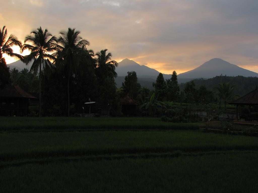 Atres Munduk (Bali)