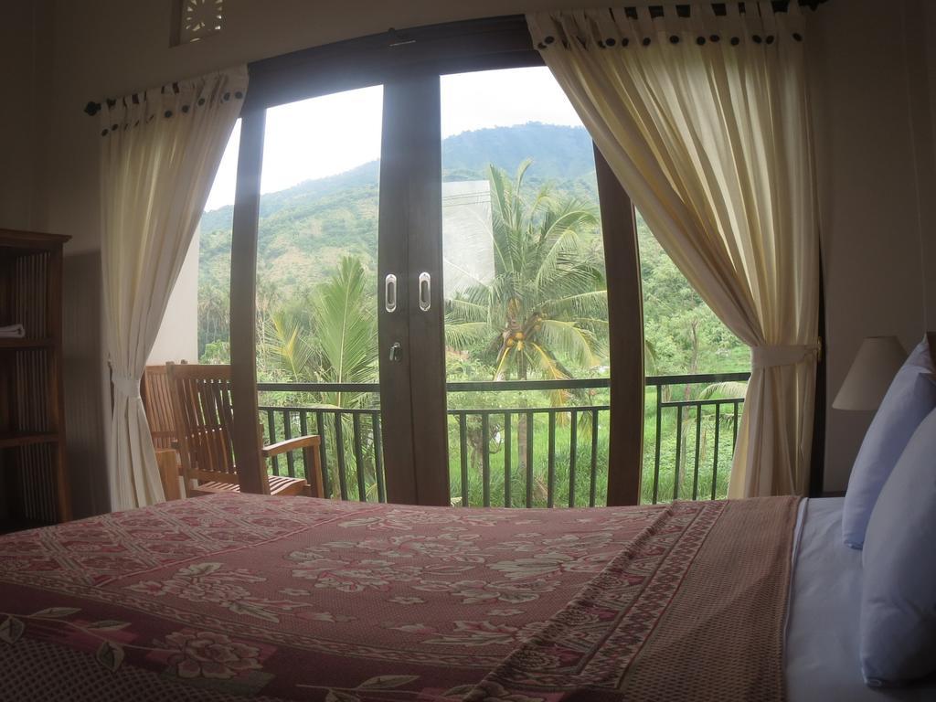 Mesari & Warung Amed (Bali)
