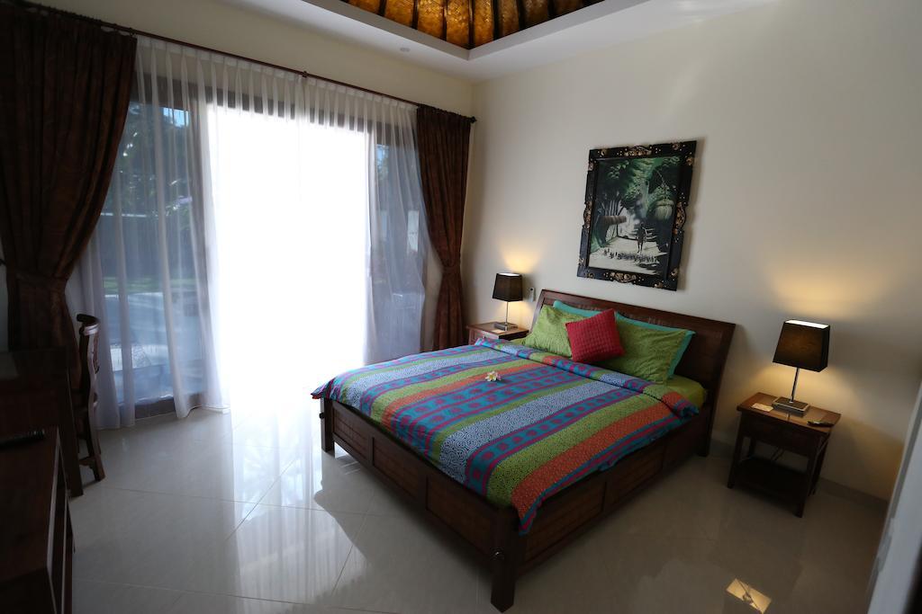 Barong Candi Dasa (Bali)