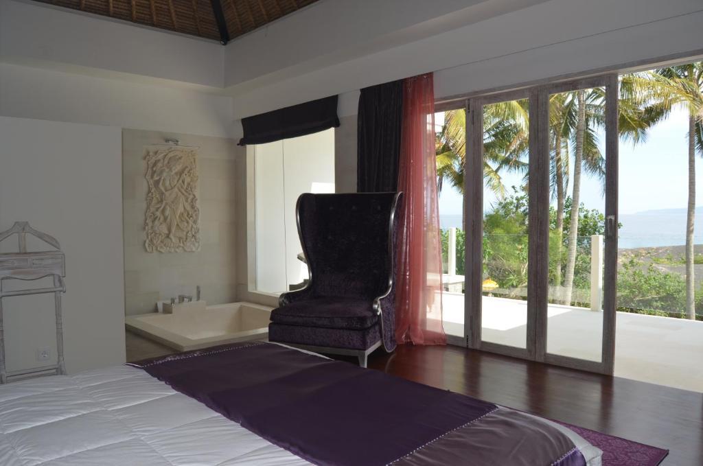 Beachfront Black Pearl * Padangbai (Bali)