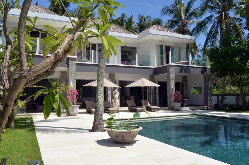 Beachfront Black Pearl * Padangbai (Bali)