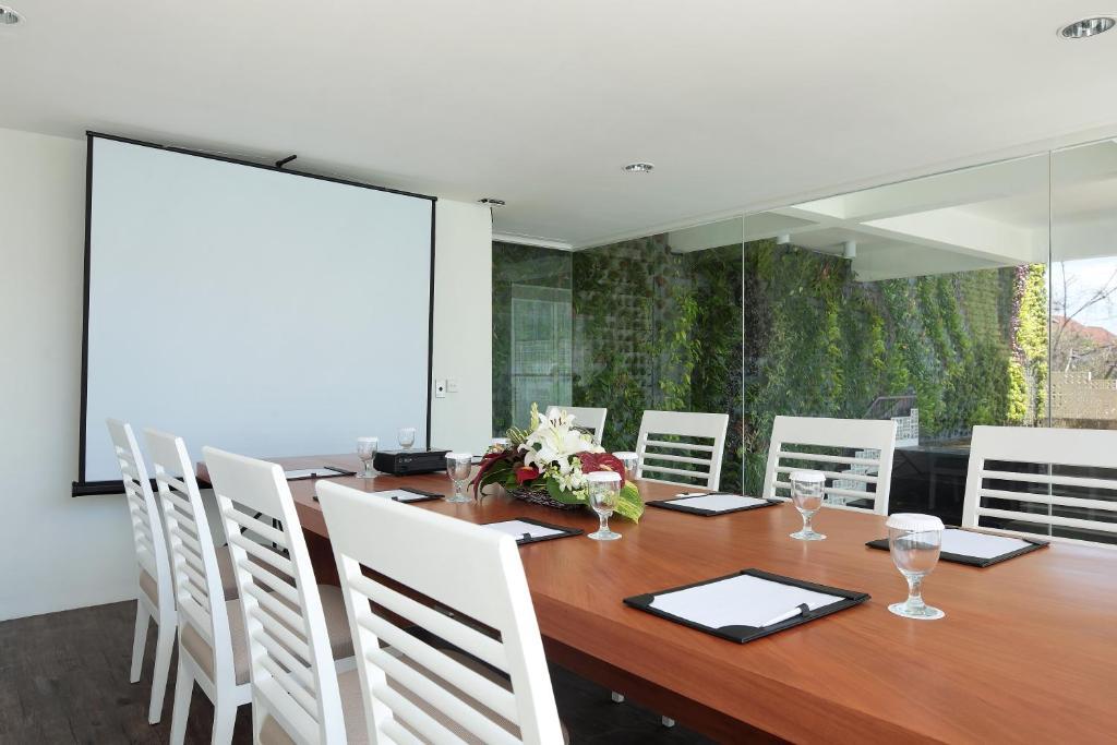 Hotel The Akmani 4*