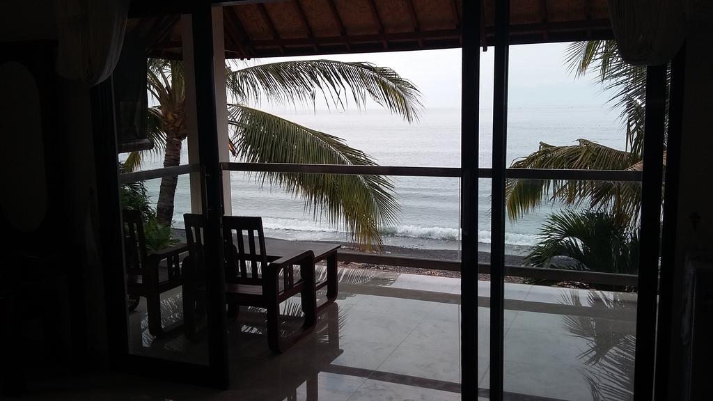 Three Brothers Bobby's Amed (Bali)
