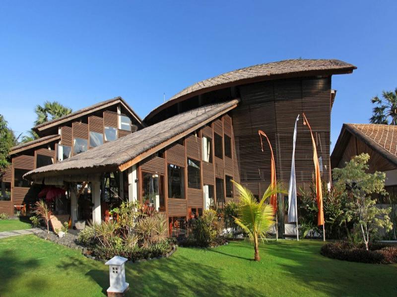 Siddhartha Oceanfront & Bali 4*