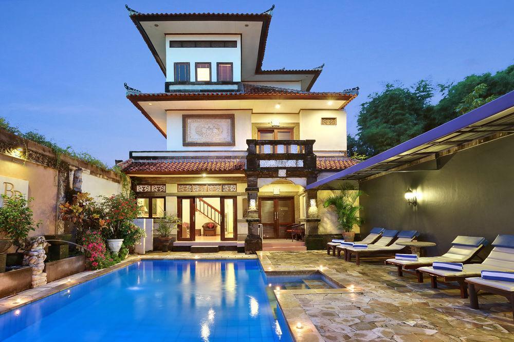 The Batu Belig & Hotel 2*