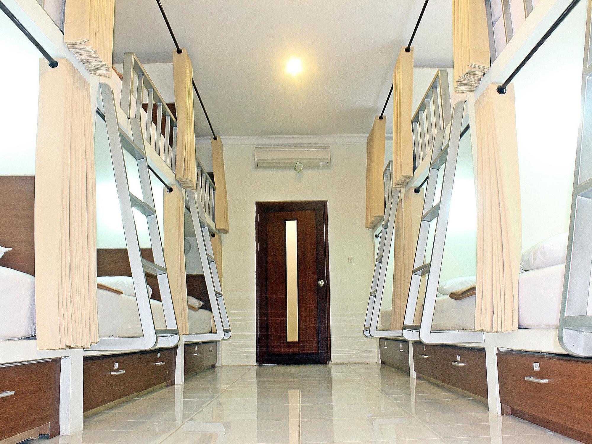 Mirah Hotel Legian (Bali)