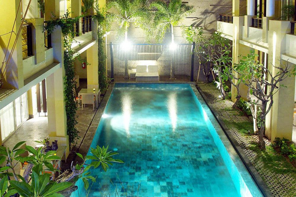 100 Sunset Boutique 3*