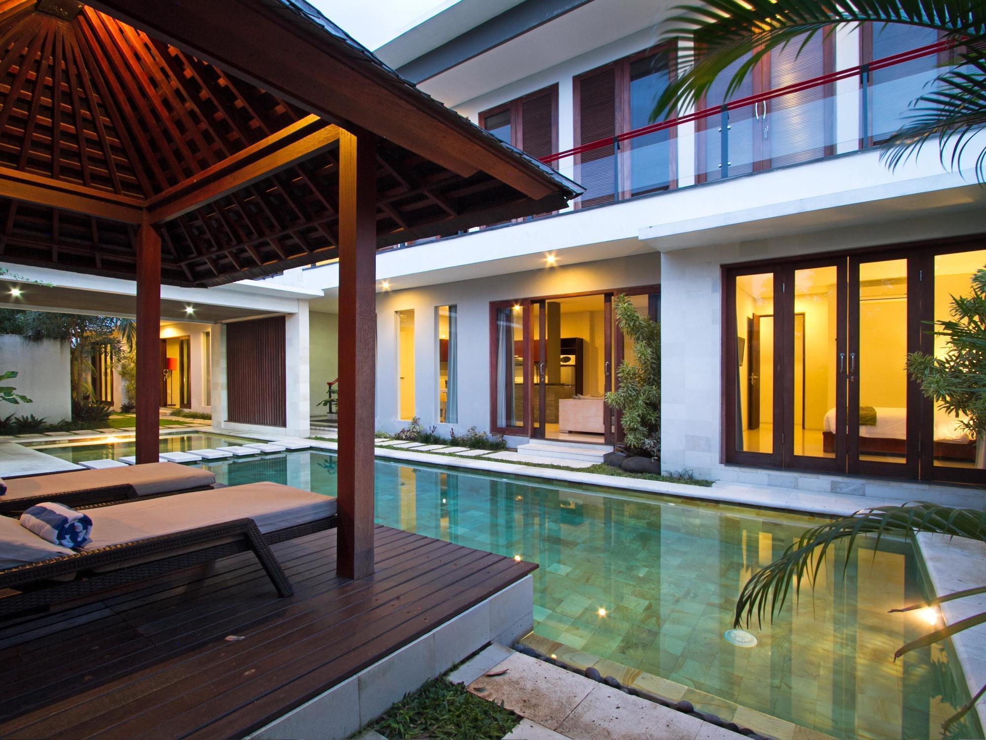 Apple & 4* Kerobokan (Bali)