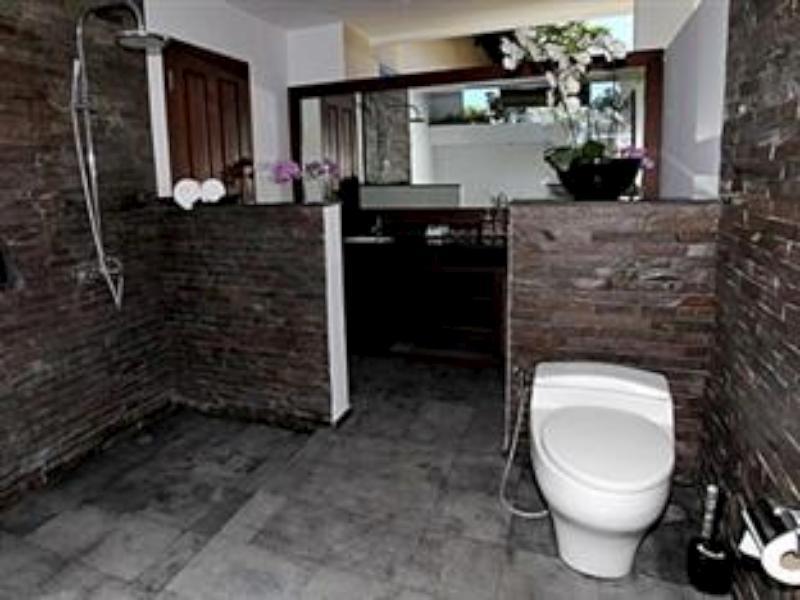 The Sanctus Hotel